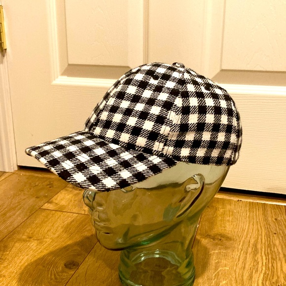 Accessories - NWOT Cap
